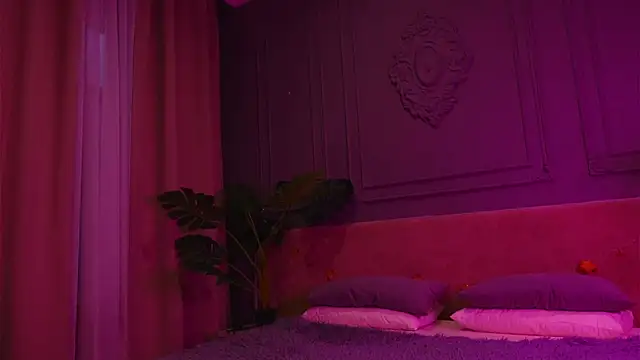 Snapshot of Liv_Fay chatting on 4, 11, 2025 Liv Fay online show from 4, 11, 2025