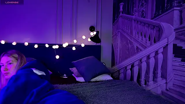 Snapshot of Liv_Fay chatting on 2, 3, 2025 Liv Fay online show from 2, 3, 2025