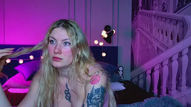 Snapshot of Liv_Fay chatting on 8, 3, 2025 Liv Fay online show from 8, 3, 2025