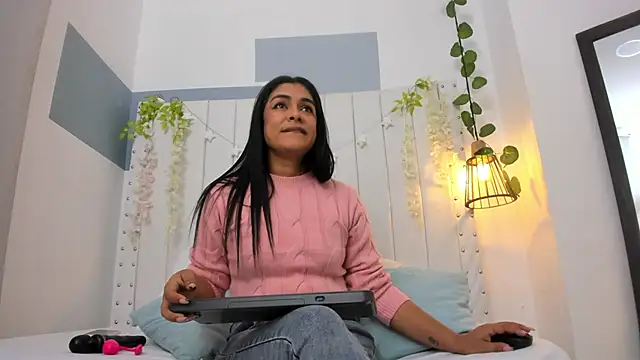 hannah gray online show from 5, 12, 2025