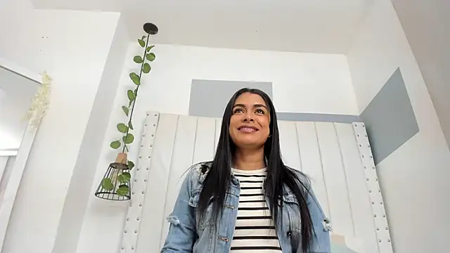 Snapshot of hannah_gray chatting on 5, 4, 2026 hannah gray online show from 5, 4, 2026