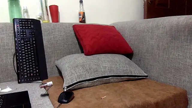 creamyjuices01 online show from 25, 3, 2026