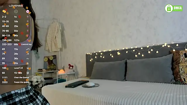 pretty yong cat online show from 25, 11, 2025