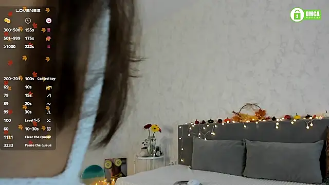 pretty yong cat online show from 10, 10, 2025