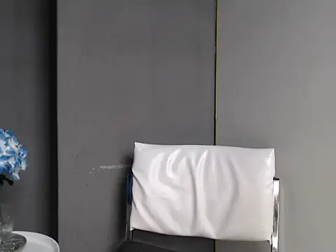 Snapshot of CREAMYCUPCAKExxx chatting on 1, 11, 2025 CREAMYCUPCAKExxx online show from 1, 11, 2025