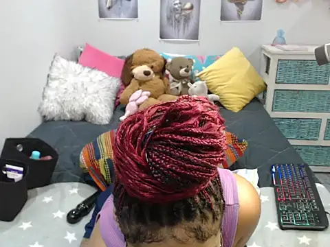 Snapshot of CREAMYCUPCAKExxx chatting on 14, 3, 2025 CREAMYCUPCAKExxx online show from 14, 3, 2025