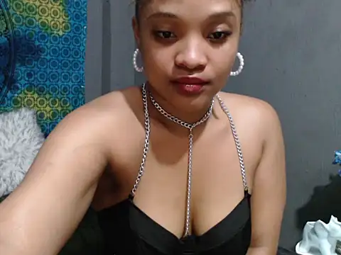Snapshot of CREAMYCUPCAKExxx chatting on 1, 11, 2025 CREAMYCUPCAKExxx online show from 1, 11, 2025
