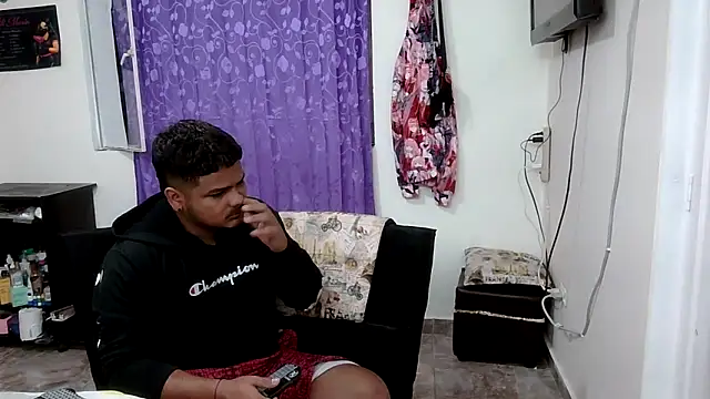 Boycuriousxxx online show from 17, 4, 2026