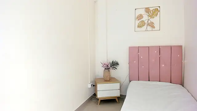 Charlothe capell online show from 22, 12, 2025