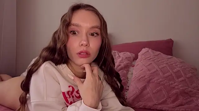 Snapshot of KateVon chatting on 4, 10, 2025 KateVon online show from 4, 10, 2025