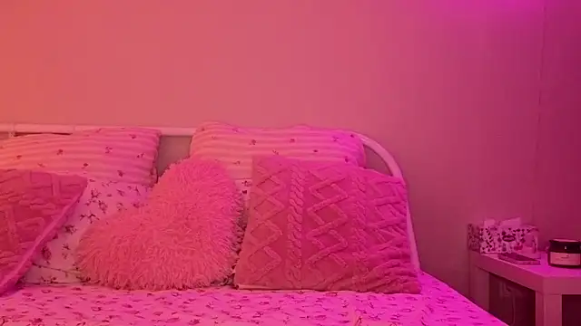 Snapshot of KateVon chatting on 26, 11, 2025 KateVon online show from 26, 11, 2025