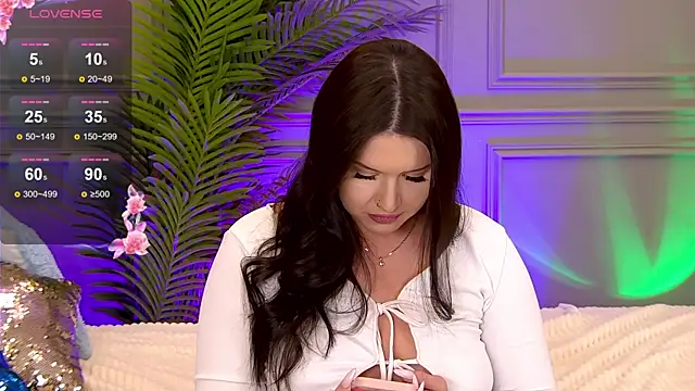 TrishaWinslet online show from 14, 3, 2025