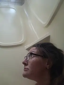 ILUV2TUCHMYKITTY online show from 3, 11, 2025