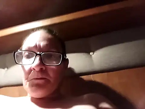 ILUV2TUCHMYKITTY online show from 30, 9, 2025