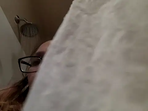 ILUV2TUCHMYKITTY online show from 21, 10, 2025