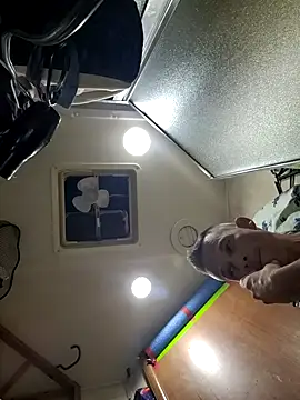 ILUV2TUCHMYKITTY online show from 13, 9, 2025