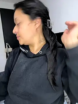 jjulietha95 online show from 5, 11, 2025