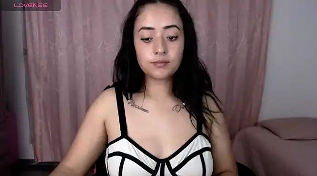 jjulietha95 online show from 25, 2, 2025