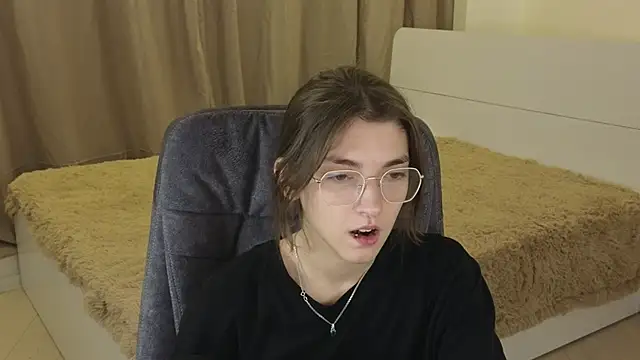 EmmaCherry7 online show from 10, 12, 2024