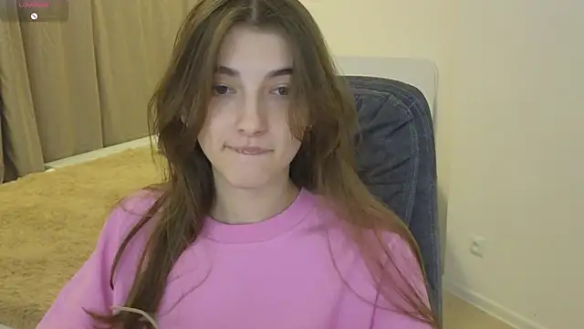 EmmaCherry7 online show from 19, 3, 2025