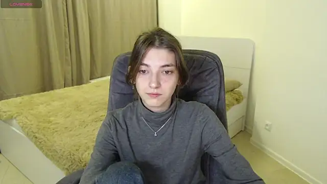 EmmaCherry7 online show from 28, 2, 2025