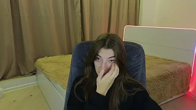 EmmaCherry7 online show from 8, 12, 2024