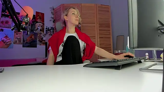 LylithSkye online show from 6, 3, 2025