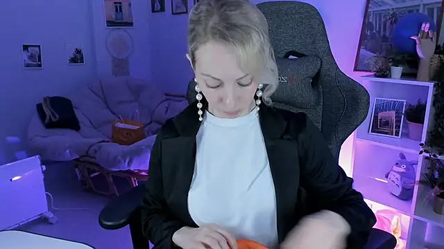 LylithSkye online show from 6, 2, 2025