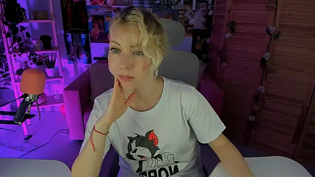 LylithSkye online show from 6, 3, 2025