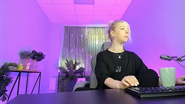 LylithSkye online show from 10, 9, 2025