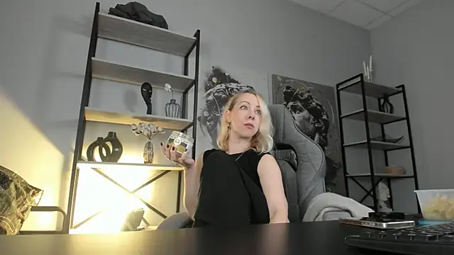 LylithSkye online show from 16, 10, 2025