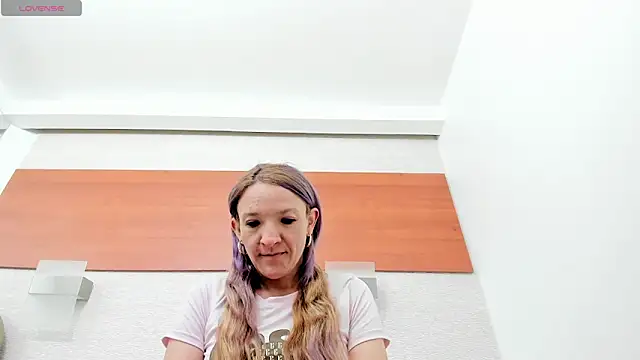 Snapshot of maddy_cartter chatting on 24, 4, 2026 maddy cartter online show from 24, 4, 2026