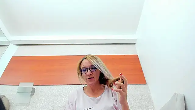 Snapshot of maddy_cartter chatting on 28, 5, 2026 maddy cartter online show from 28, 5, 2026