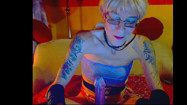 Snapshot of cuxladyboy chatting on 30, 11, 2025 cuxladyboy online show from 30, 11, 2025