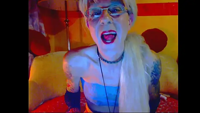 Snapshot of cuxladyboy chatting on 17, 10, 2025 cuxladyboy online show from 17, 10, 2025