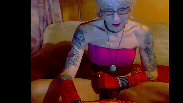 Snapshot of cuxladyboy chatting on 3, 12, 2024 cuxladyboy online show from 3, 12, 2024