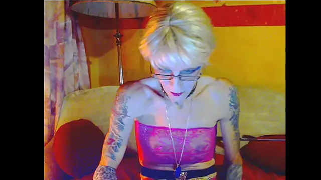 Snapshot of cuxladyboy chatting on 29, 12, 2024 cuxladyboy online show from 29, 12, 2024