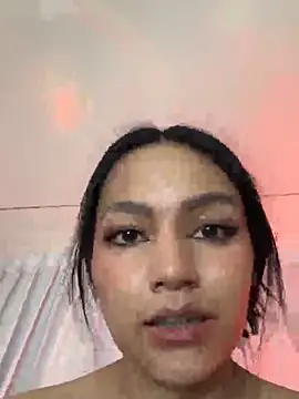 Snapshot of petitolivia chatting on 8, 10, 2025 petitolivia online show from 8, 10, 2025