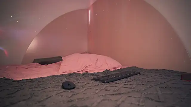 Leona Mell online show from 5, 3, 2025