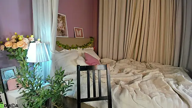 Dearly Emily online show from 11, 7, 2026