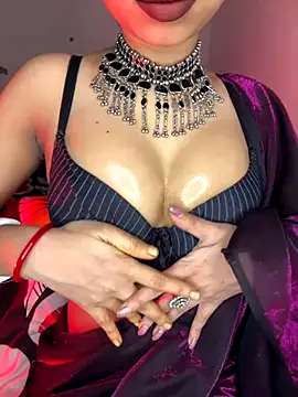 Hot-sexy222 online show from 8, 11, 2025