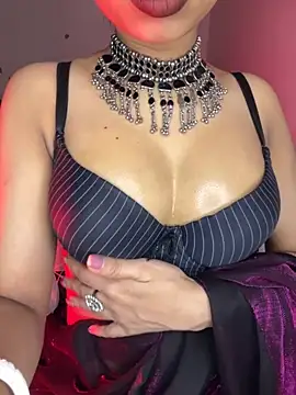 Hot-sexy222 online show from 5, 11, 2025