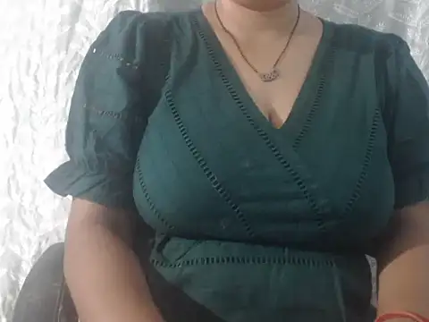 cute-priy online show from 3, 5, 2026