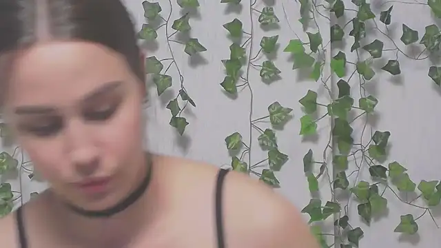 MiaNell online show from 28, 2, 2025