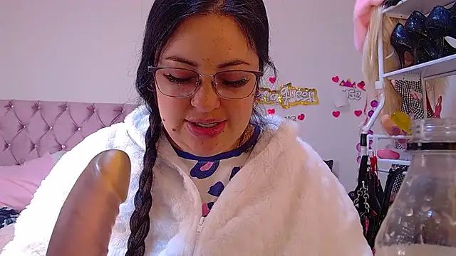lanaqueen699 online show from 25, 6, 2026
