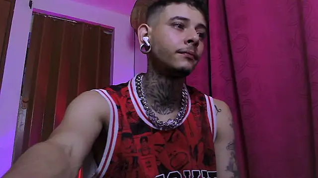 Snapshot of Ceder-Calistenes chatting on 11, 11, 2025 Ceder-Calistenes online show from 11, 11, 2025