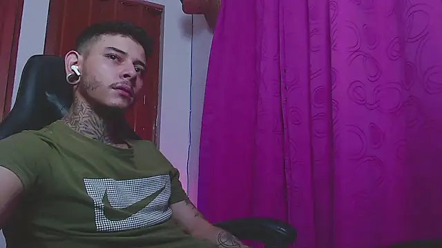 Snapshot of Ceder-Calistenes chatting on 23, 11, 2025 Ceder-Calistenes online show from 23, 11, 2025