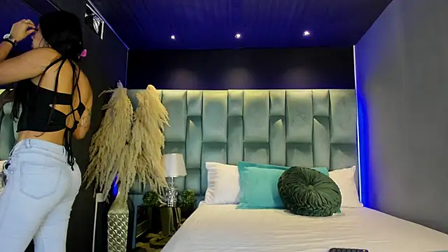 Larabrooks online show from 2, 12, 2025