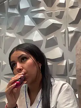 Larabrooks online show from 1, 10, 2025