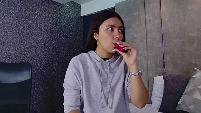 Larabrooks online show from 16, 12, 2025